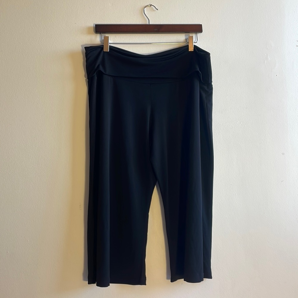 Flowy Black Capri Pants 2X .